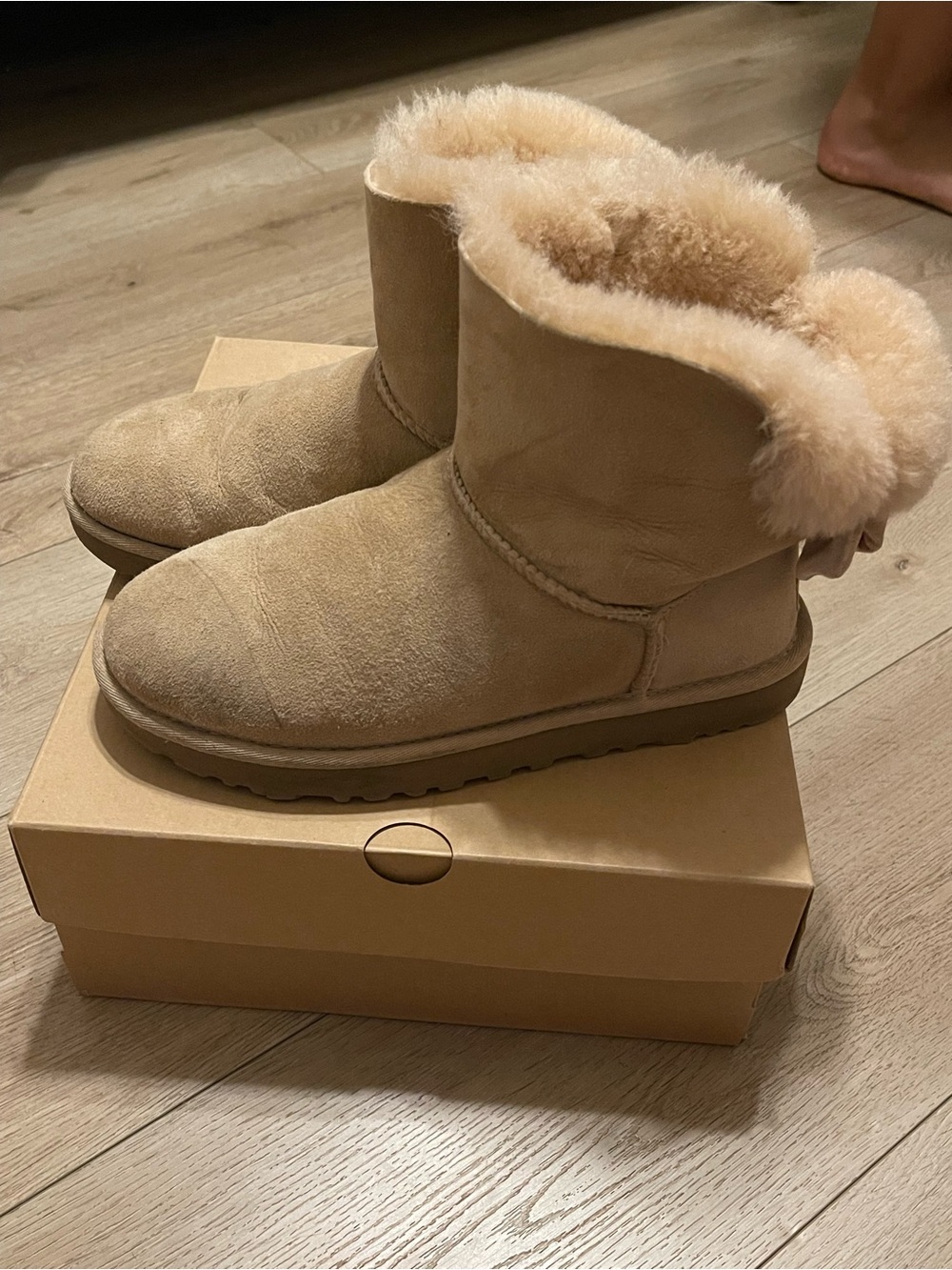 UGG Classic Short Shearling Lined Boots - Chestnut/Tan